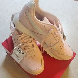 NWT Classic Reebok Harman Running  Sneakers in PINK